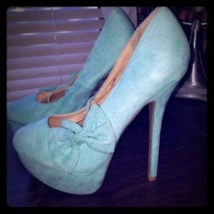 Mint green platform pump